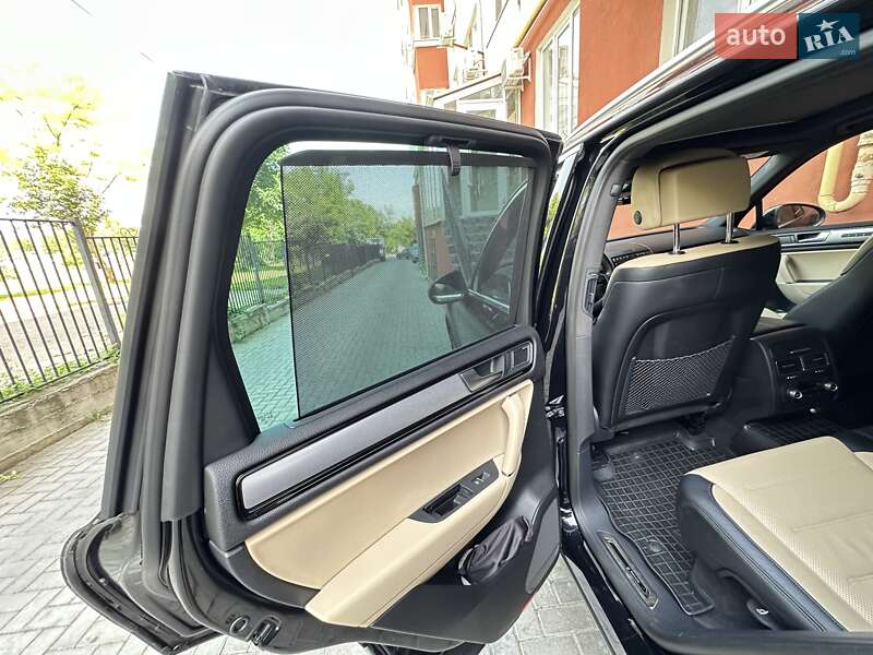 Внедорожник / Кроссовер Volkswagen Touareg 2017 в Белгороде-Днестровском