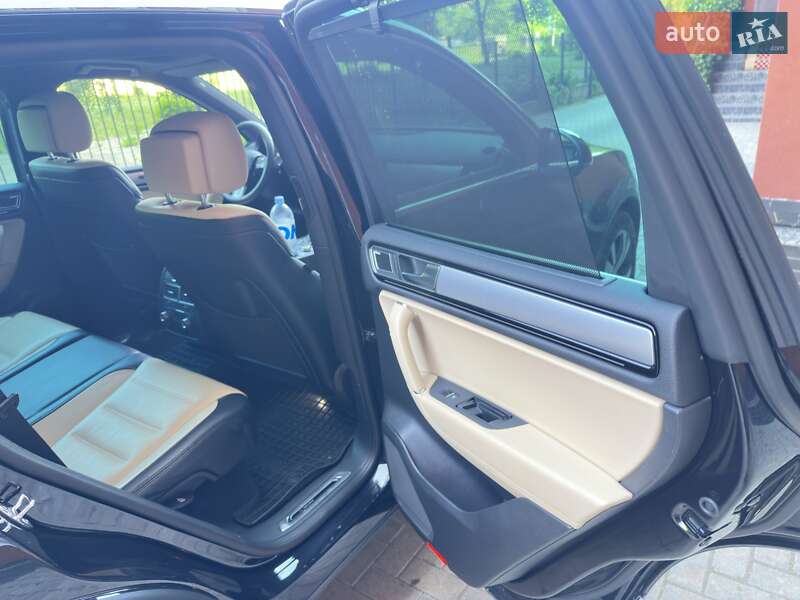 Внедорожник / Кроссовер Volkswagen Touareg 2017 в Белгороде-Днестровском