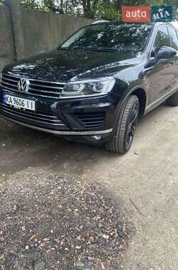 Внедорожник / Кроссовер Volkswagen Touareg 2015 в Киеве