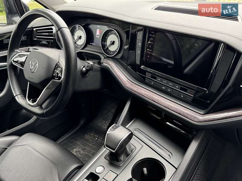 Внедорожник / Кроссовер Volkswagen Touareg 2021 в Киеве
