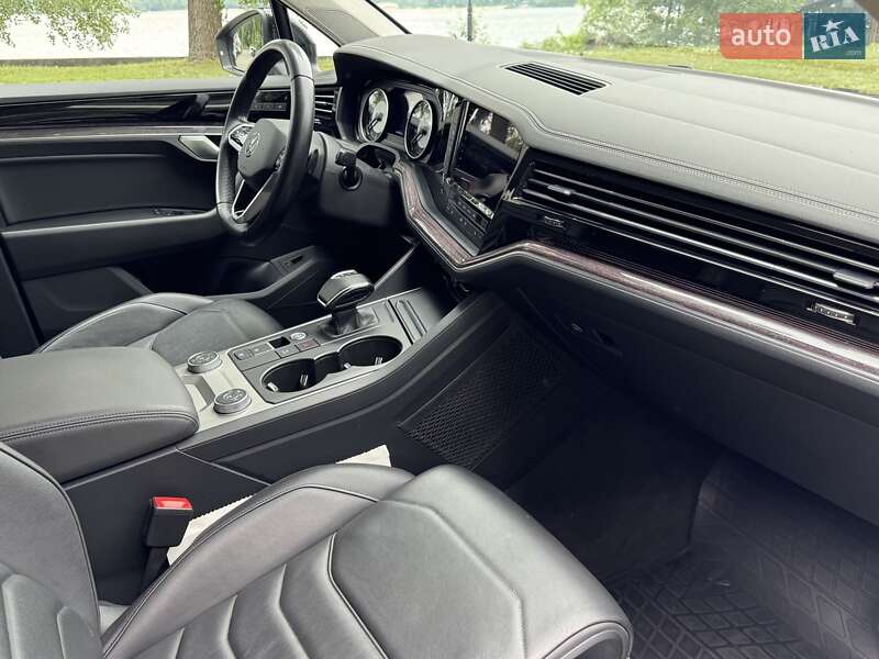 Внедорожник / Кроссовер Volkswagen Touareg 2021 в Киеве