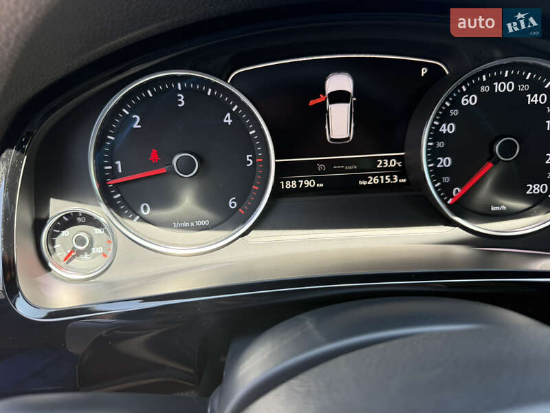 Позашляховик / Кросовер Volkswagen Touareg 2013 в Києві
