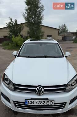 Внедорожник / Кроссовер Volkswagen Touareg 2014 в Шостке
