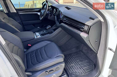 Внедорожник / Кроссовер Volkswagen Touareg 2021 в 