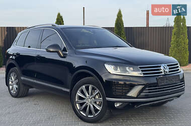 Позашляховик / Кросовер Volkswagen Touareg 2015 в 