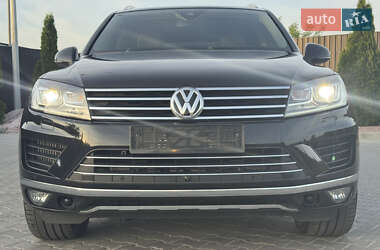 Позашляховик / Кросовер Volkswagen Touareg 2015 в 