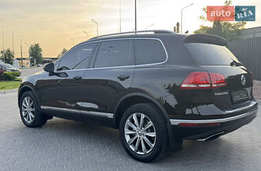 Позашляховик / Кросовер Volkswagen Touareg 2015 в 