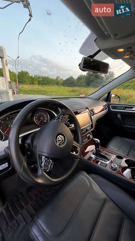 Внедорожник / Кроссовер Volkswagen Touareg 2012 в Радехове