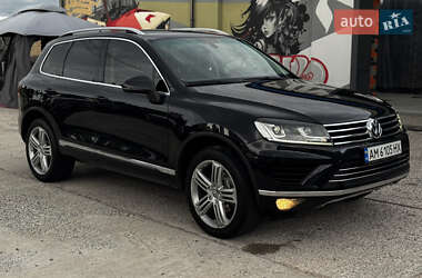 Позашляховик / Кросовер Volkswagen Touareg 2015 в Житомирі