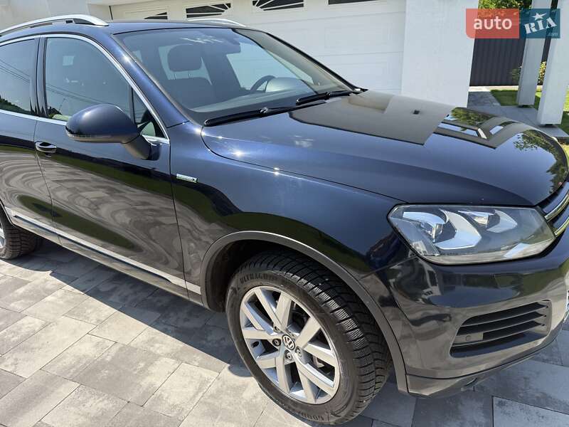 Позашляховик / Кросовер Volkswagen Touareg 2013 в Києві