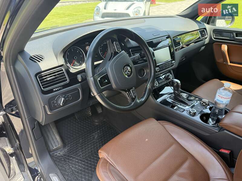 Позашляховик / Кросовер Volkswagen Touareg 2013 в Києві
