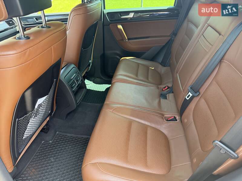 Позашляховик / Кросовер Volkswagen Touareg 2013 в Києві