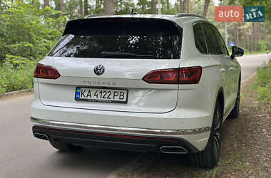 Внедорожник / Кроссовер Volkswagen Touareg 2021 в 