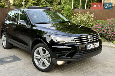 Позашляховик / Кросовер Volkswagen Touareg 2015 в Києві