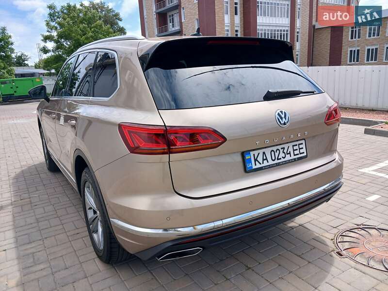 Внедорожник / Кроссовер Volkswagen Touareg 2018 в Киеве