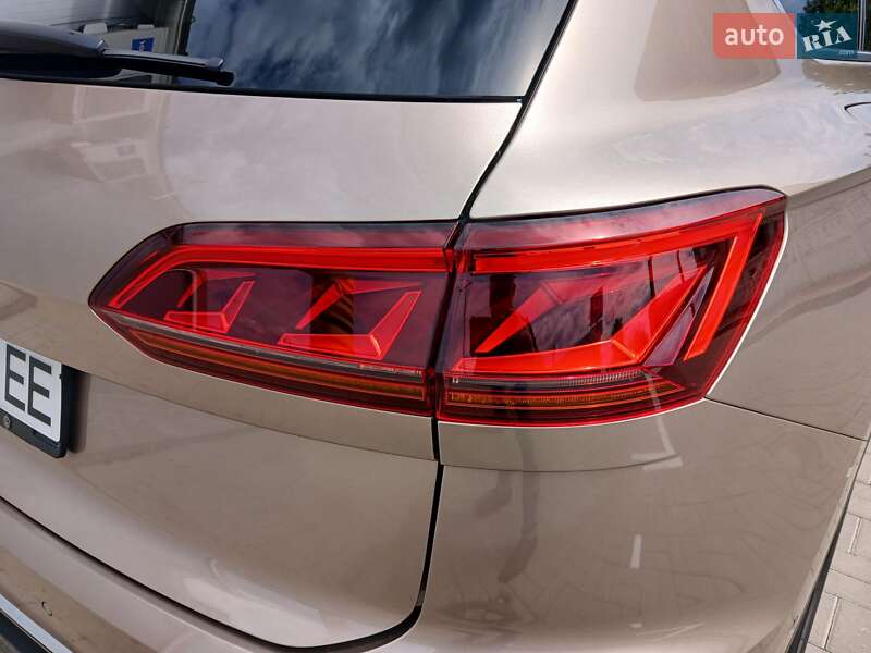 Внедорожник / Кроссовер Volkswagen Touareg 2018 в Киеве