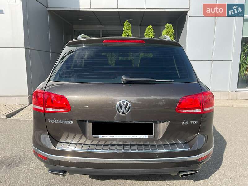 Внедорожник / Кроссовер Volkswagen Touareg 2015 в Киеве