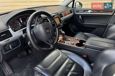 Внедорожник / Кроссовер Volkswagen Touareg 2011 в 
