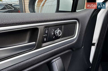 Внедорожник / Кроссовер Volkswagen Touareg 2011 в 