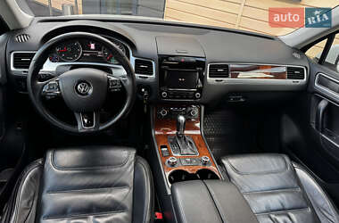 Внедорожник / Кроссовер Volkswagen Touareg 2011 в 