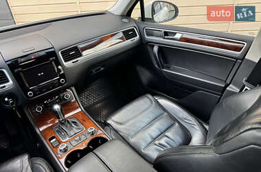 Внедорожник / Кроссовер Volkswagen Touareg 2011 в 