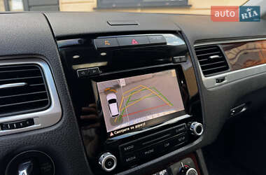 Внедорожник / Кроссовер Volkswagen Touareg 2011 в 