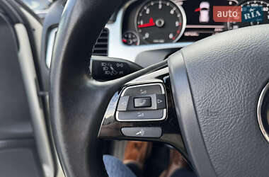Внедорожник / Кроссовер Volkswagen Touareg 2011 в 