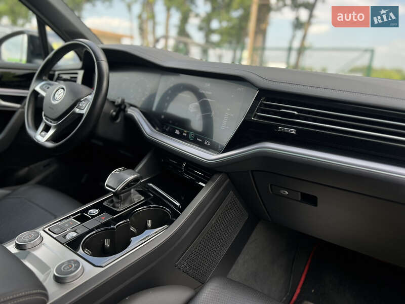 Позашляховик / Кросовер Volkswagen Touareg 2019 в Умані