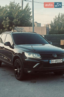 Позашляховик / Кросовер Volkswagen Touareg 2016 в Києві