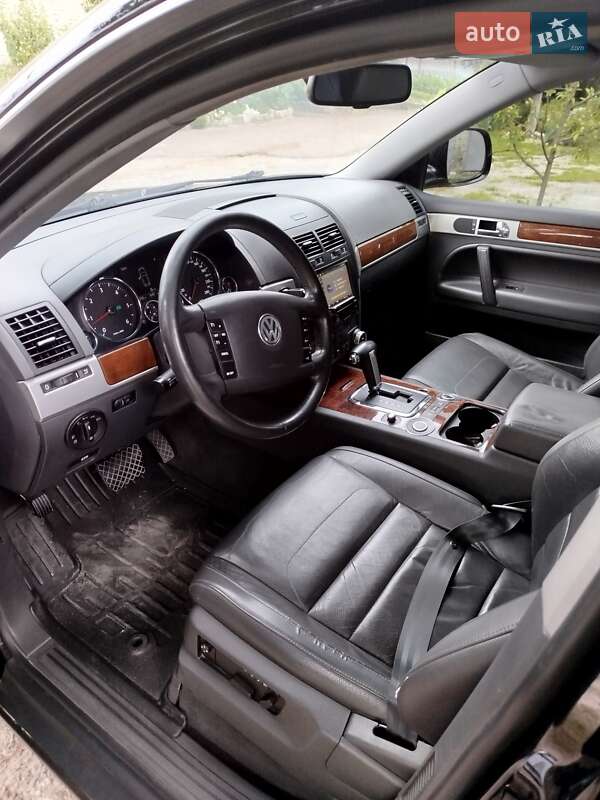 Позашляховик / Кросовер Volkswagen Touareg 2009 в Путивлі