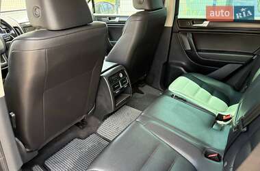 Внедорожник / Кроссовер Volkswagen Touareg 2012 в 