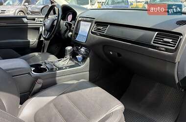 Внедорожник / Кроссовер Volkswagen Touareg 2012 в 