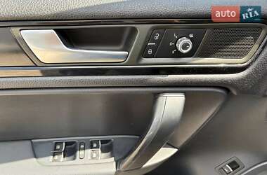 Внедорожник / Кроссовер Volkswagen Touareg 2012 в 