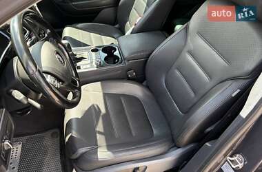 Внедорожник / Кроссовер Volkswagen Touareg 2012 в 
