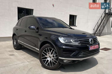 Внедорожник / Кроссовер Volkswagen Touareg 2014 в Луцке