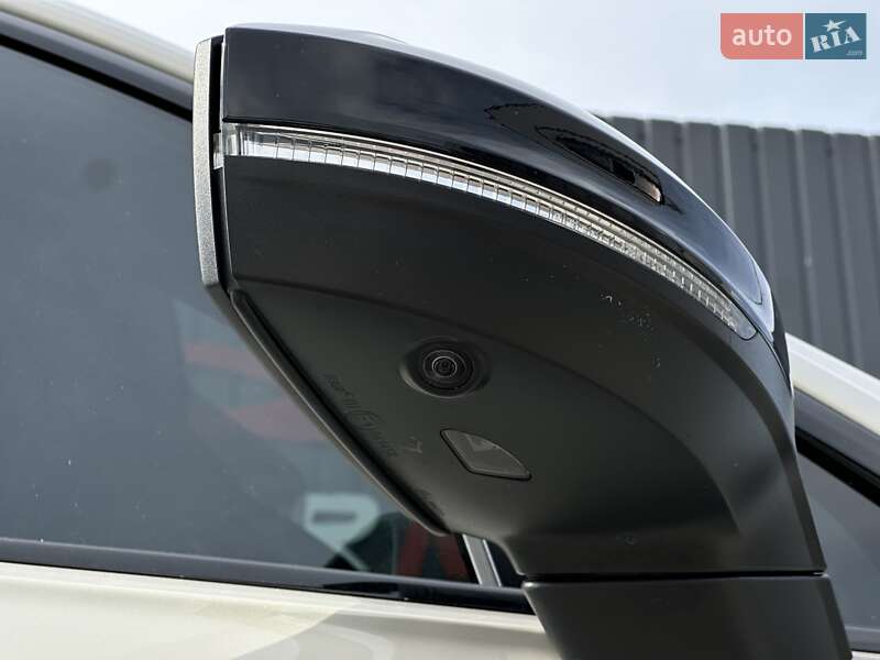 Позашляховик / Кросовер Volkswagen Touareg 2020 в Мукачевому