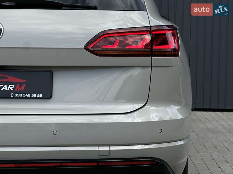 Позашляховик / Кросовер Volkswagen Touareg 2020 в Мукачевому