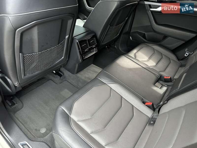 Позашляховик / Кросовер Volkswagen Touareg 2020 в Мукачевому