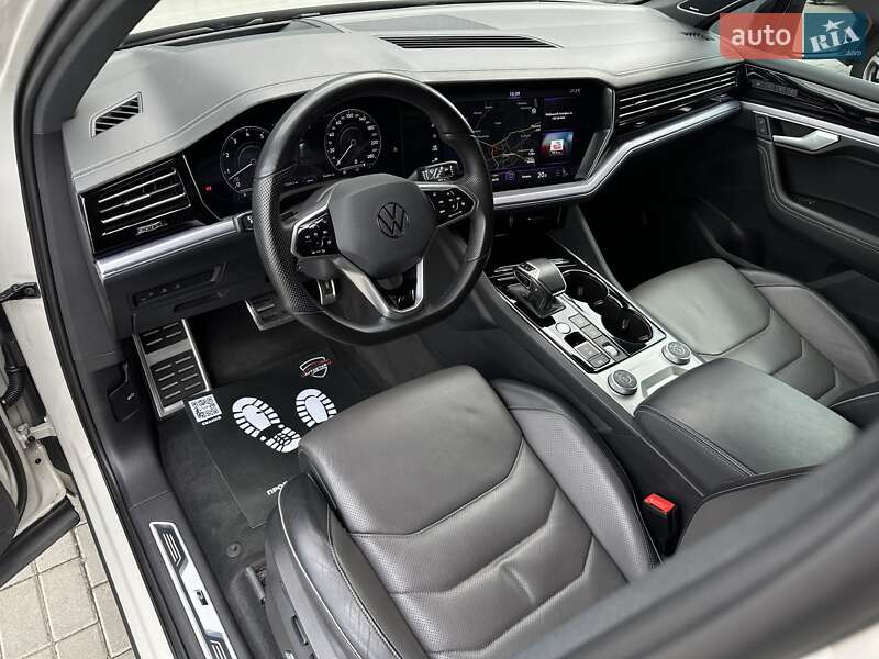 Позашляховик / Кросовер Volkswagen Touareg 2020 в Мукачевому
