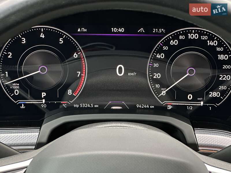 Позашляховик / Кросовер Volkswagen Touareg 2020 в Мукачевому