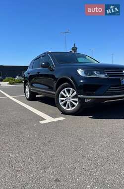 Внедорожник / Кроссовер Volkswagen Touareg 2016 в 