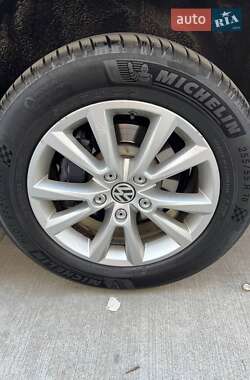 Внедорожник / Кроссовер Volkswagen Touareg 2016 в 