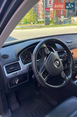 Внедорожник / Кроссовер Volkswagen Touareg 2016 в 