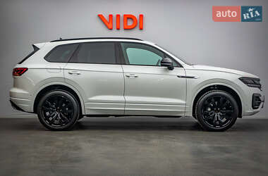 Позашляховик / Кросовер Volkswagen Touareg 2022 в 