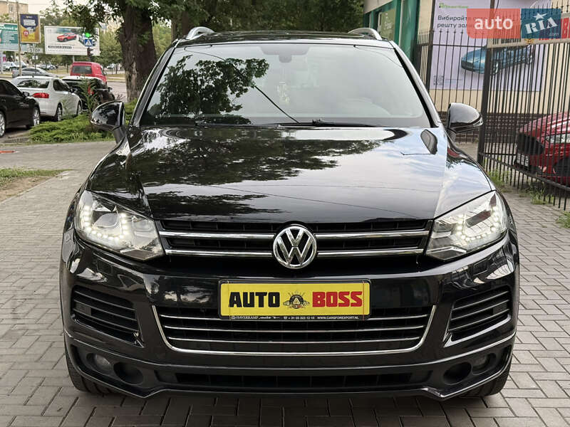 Позашляховик / Кросовер Volkswagen Touareg 2014 в Миколаєві