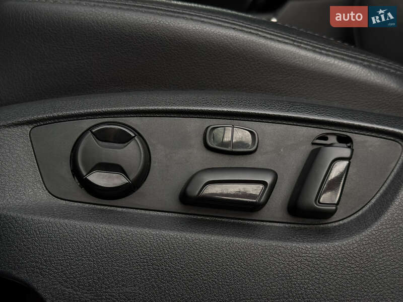 Позашляховик / Кросовер Volkswagen Touareg 2014 в Миколаєві
