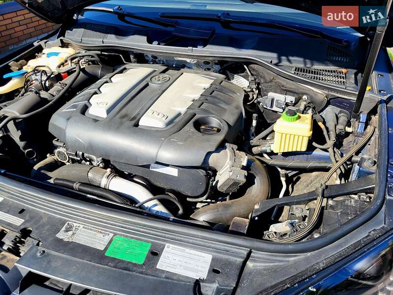 Позашляховик / Кросовер Volkswagen Touareg 2012 в Опішне