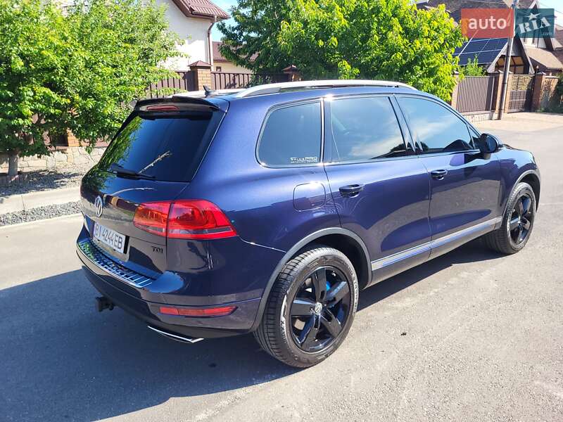 Позашляховик / Кросовер Volkswagen Touareg 2012 в Опішне