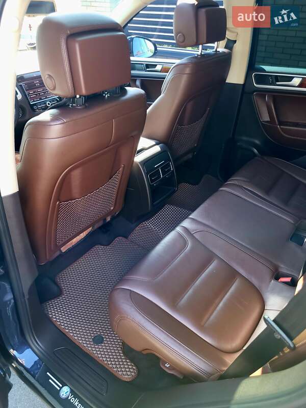 Позашляховик / Кросовер Volkswagen Touareg 2012 в Опішне