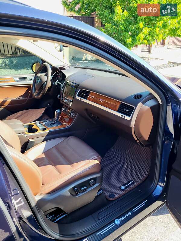 Позашляховик / Кросовер Volkswagen Touareg 2012 в Опішне